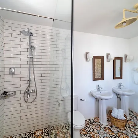 אכסניה Above Chill Out Bungalow - Adult Only